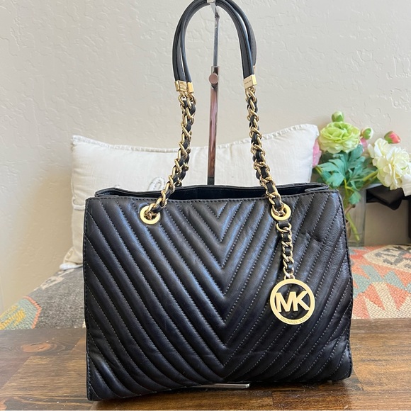 Michael Kors Susannah Quilted 100% Lamb Leather Chain And Charm Bag (Never Used) - Picture 1 of 14